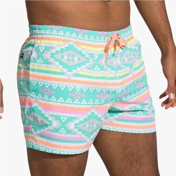 Chubbies The En Fuegos 4.5” Lined Classic Swim Trunk size M Aztec Geometric - Picture 8 of 9